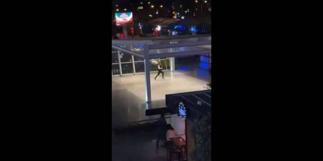 Eğlence merkezinde böyle dehşet saçtılar: Pompalı tüfekle havaya rastgele ateş açıp kaçtılar