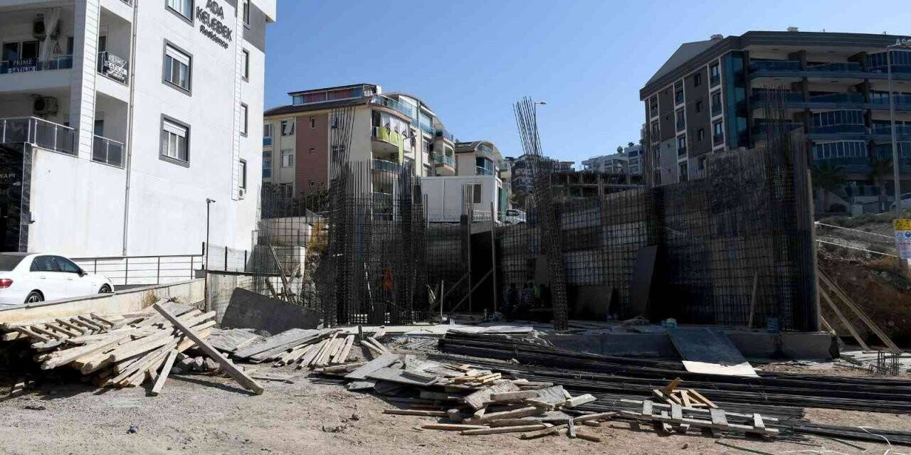 Kuşadası’nda hırsızlar inşaatlara dadandı