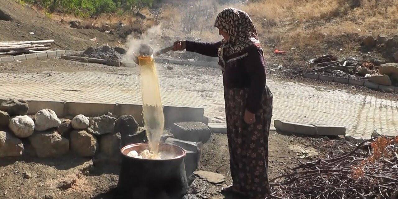 Kahramanmaraş’ta sucuk ve bastık için kazanlar kaynıyor