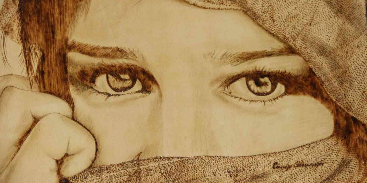 Erzurum’un tek ahşap yakma ve naht sanatı ustası birbirinden güzel eserler ortaya çıkartıyor