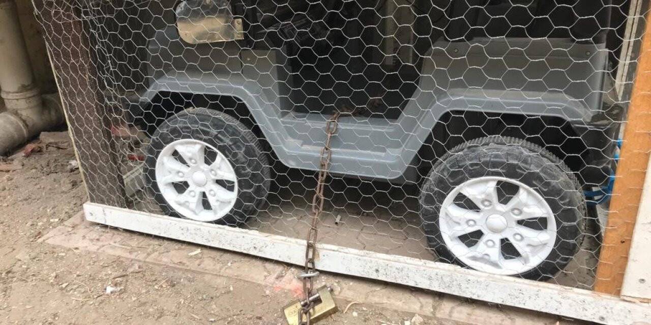 Akülü aracı hırsızlardan böyle korudu