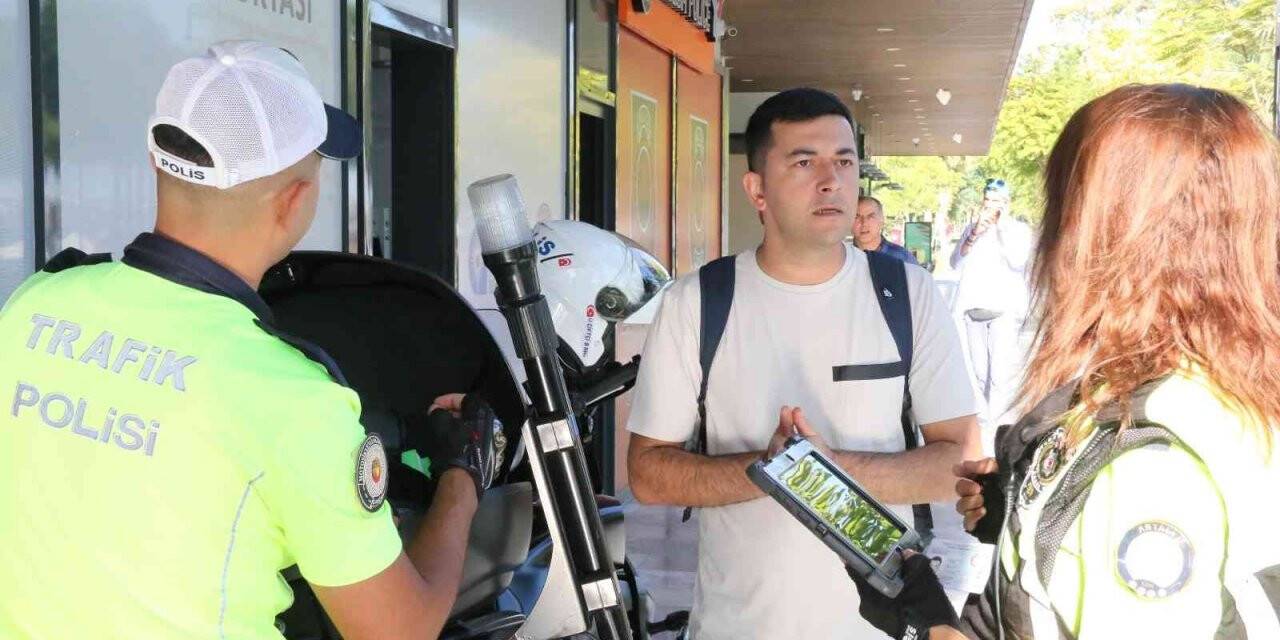 Scooterda biri çocuk 4 kişiyle ölüme meydan okuyan yolculuk