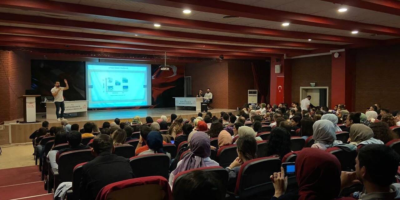 Silopi’de öğretmen ve idarecilere ’Aile Okulu Eğitici Eğitimi’