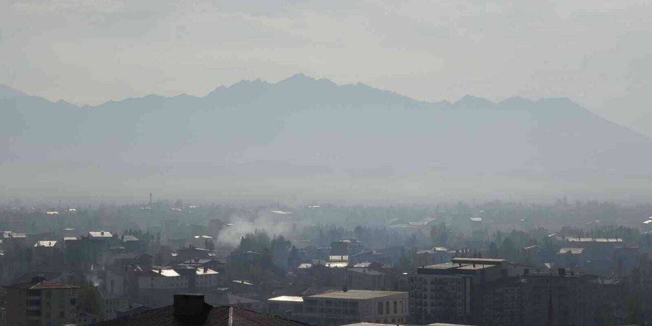 Yüksekova sis altında