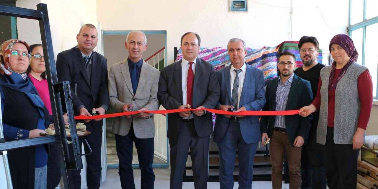 Kilimle örülen hayatlar