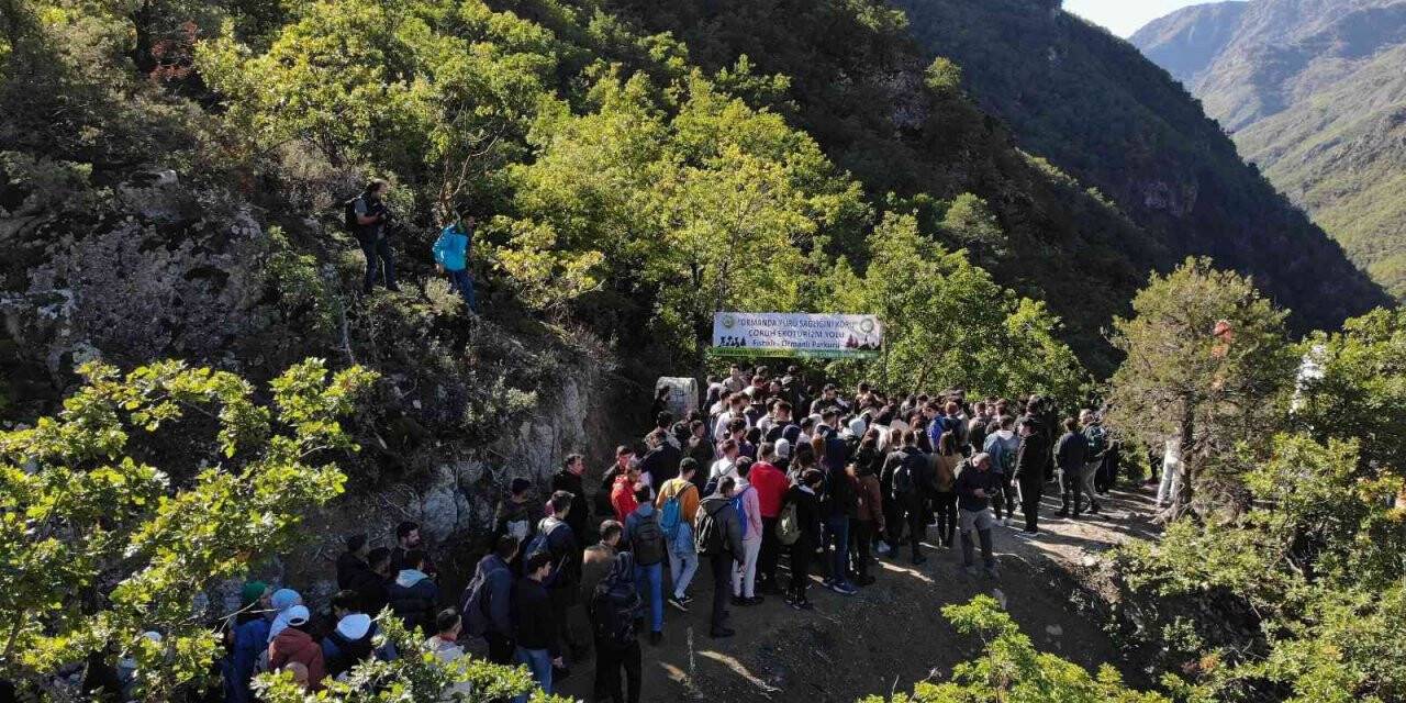 Artvin’de üniversite öğrencileri ekoturizm yolunda yürüyüş yaptı