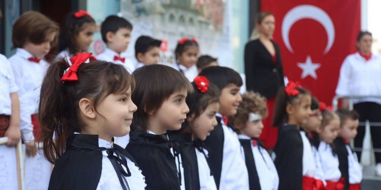 Kartal Belediyesi’nin kreşlerinde 29 Ekim coşkusu yaşandı