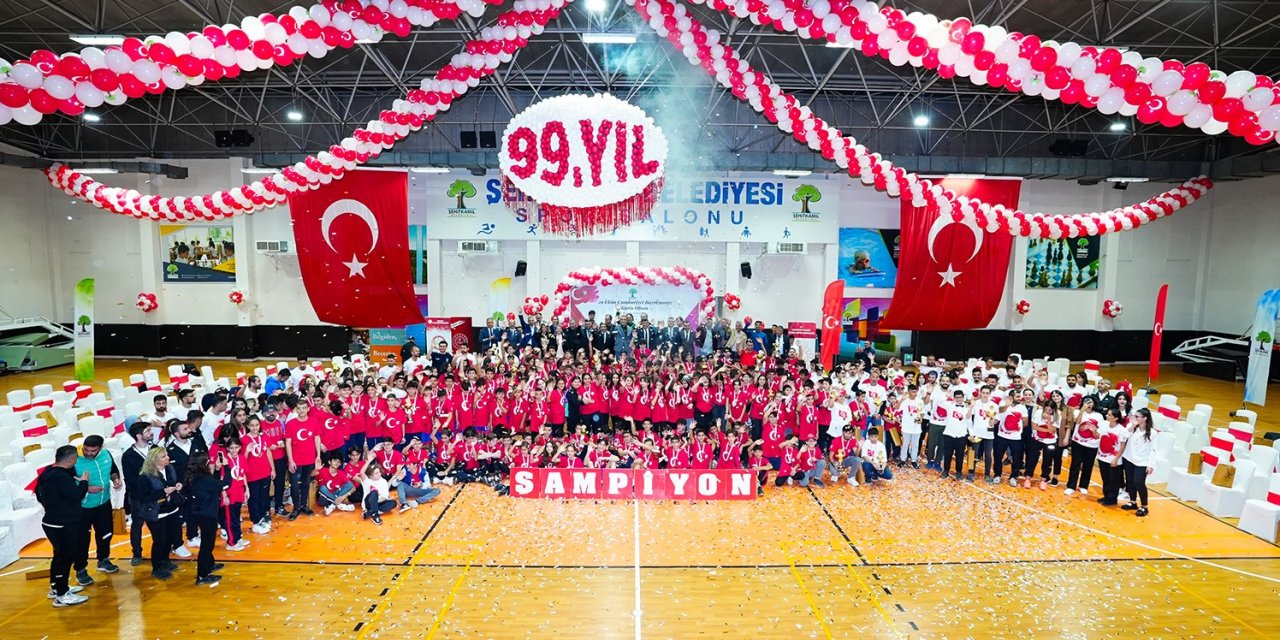 Şampiyonlar, şölen havasında ödüllerini aldı