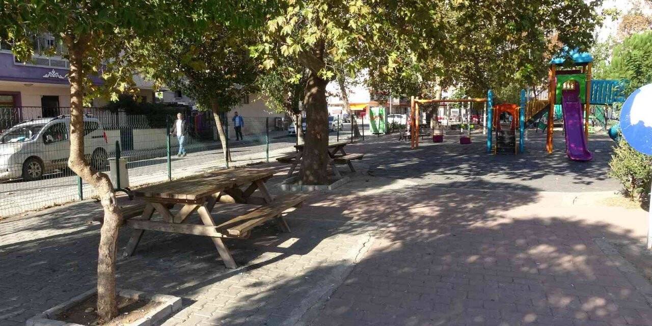 Bankta oturan kadın, silah ile vurularak hayatını kaybetti