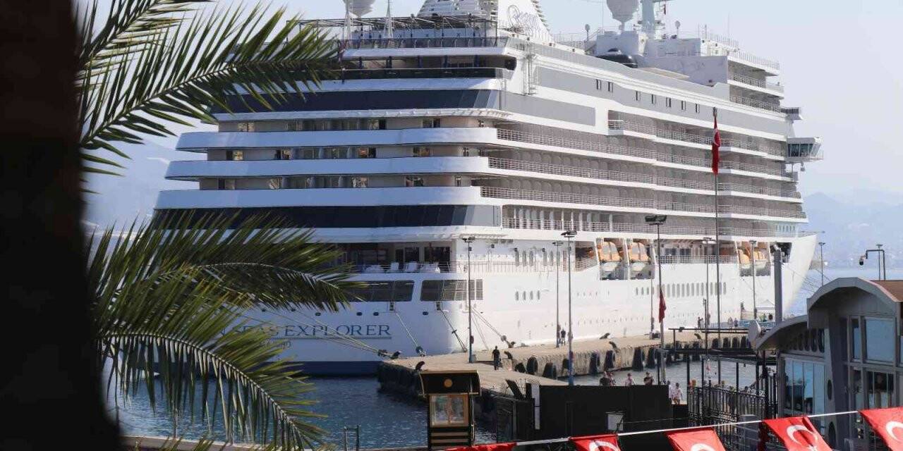Alanya’da haftanın ikinci kruvaziyeri limana demir attı