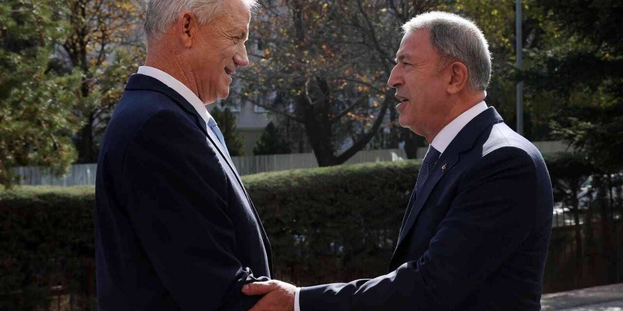 Bakan Akar, İsrail Savunma Bakanı Gantz ile bir araya geldi