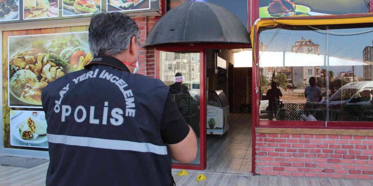 Antalya’da iki iş yeri kurşunlandı