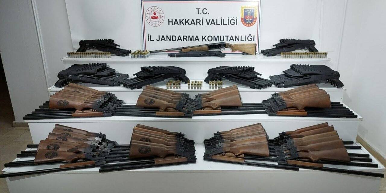 Yüksekova’da çok sayıda silah ele geçirildi