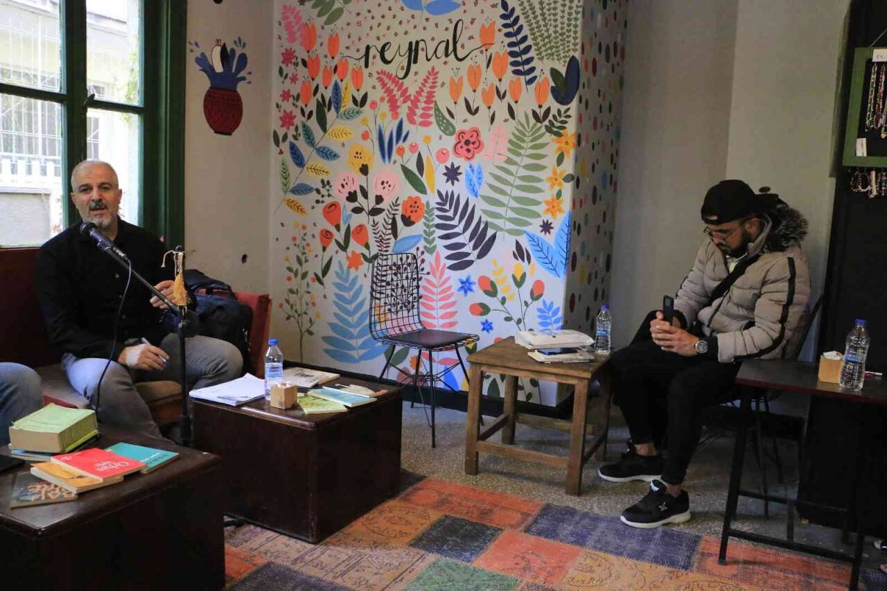 İki arkadaş kendi imkanlarıyla açtıkları merkezde öğrencilere destek çıkıyor