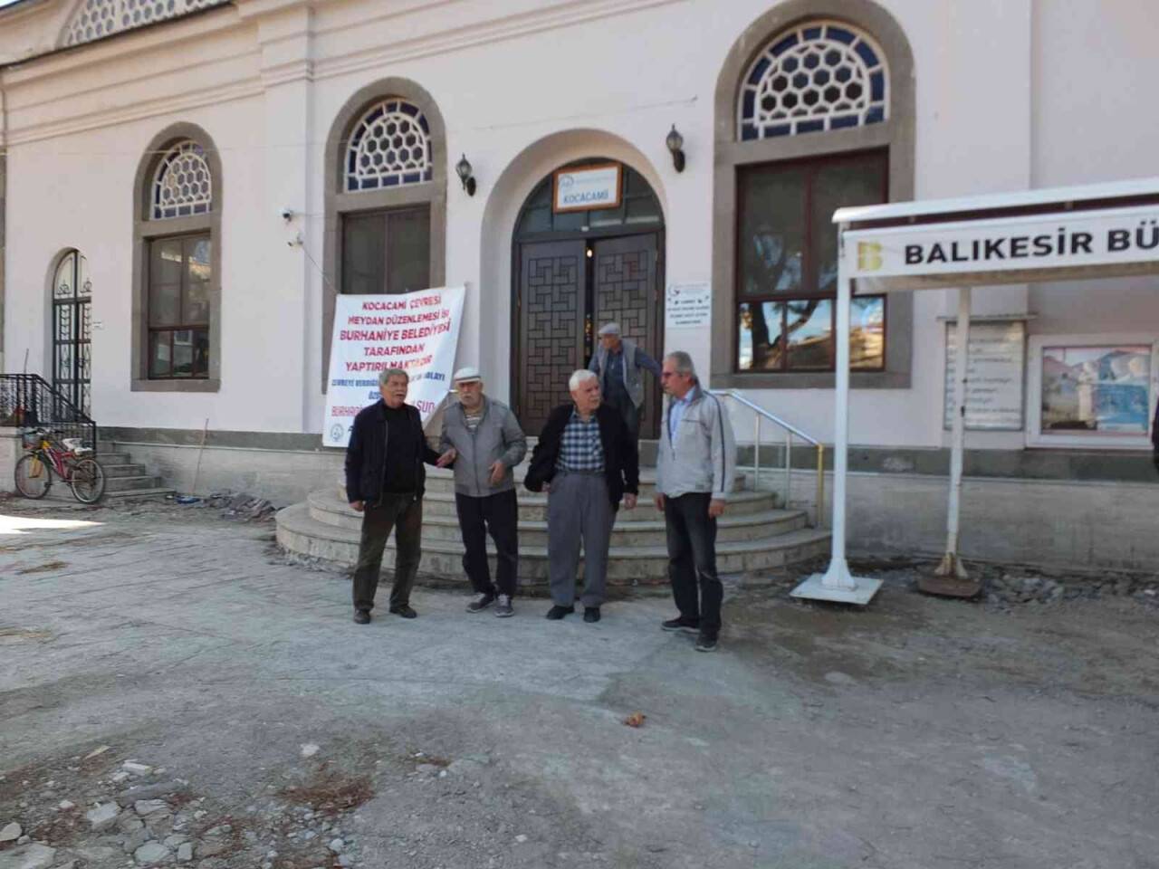 Cami’de bitmeyen çalışmalar tepkiye neden oldu