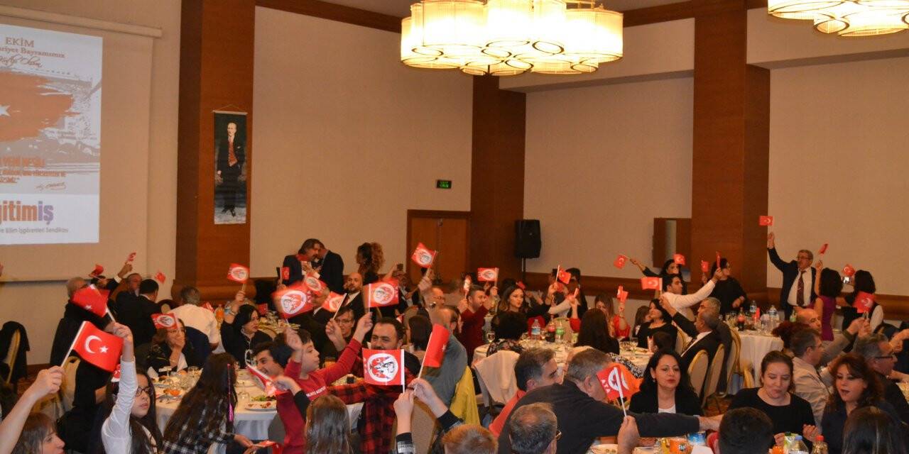 Eğitim-İş'ten Cumhuriyet balosu