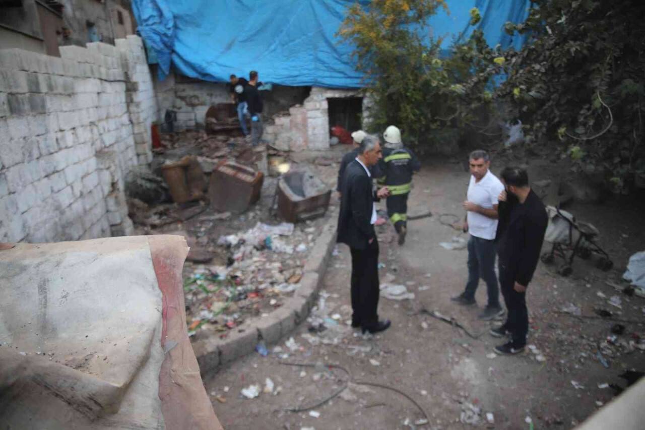 Müstakil evde patlama: 2 yaralı