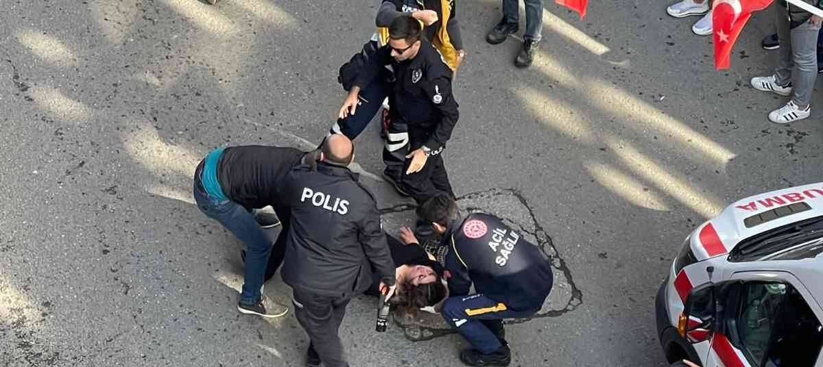 Genç kızlar arasında biber gazlı kavga