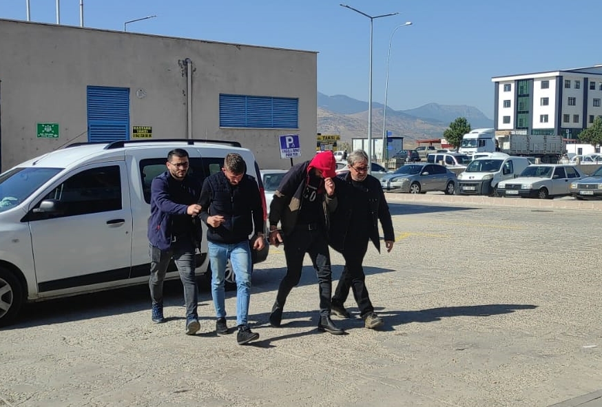 Konya'da sanayiden araç çalınmasıyla ilgili 2 zanlı tutuklandı