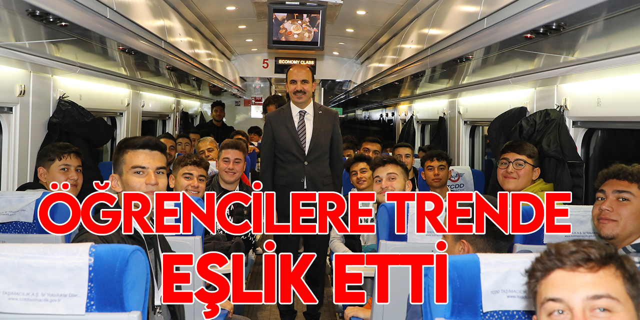 Başkan Uğur İbrahim  Altay İstanbul gezisine katılan öğrencilere trende eşlik etti