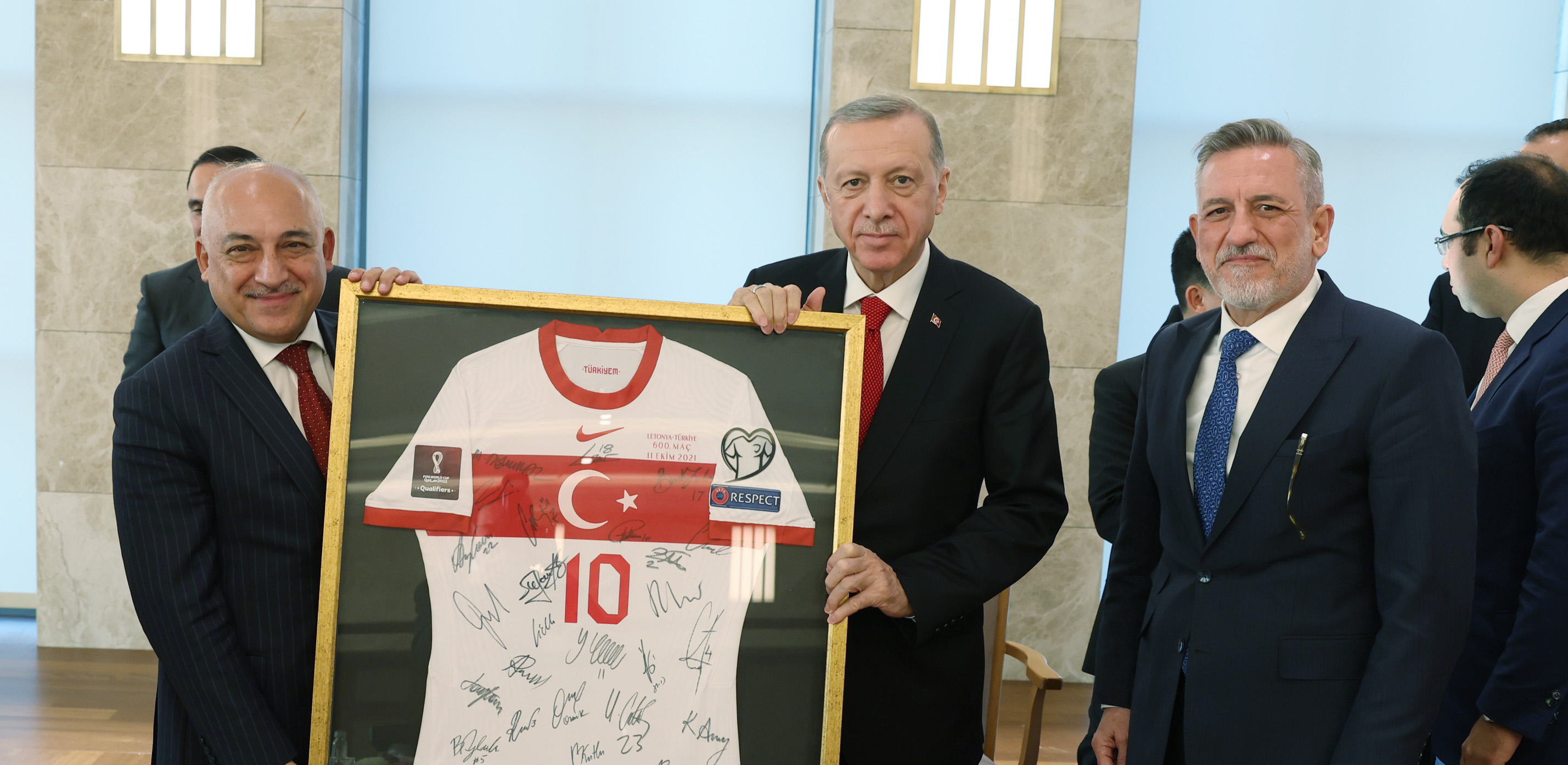 Cumhurbaşkanı Erdoğan, TFF yönetimini kabul etti