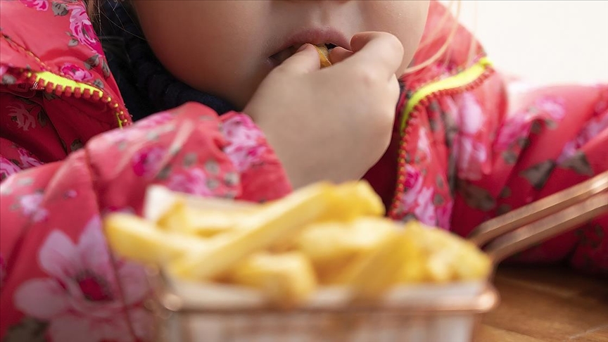 Aileler çocuklarındaki obezitenin ileride geçeceğini düşünüyor