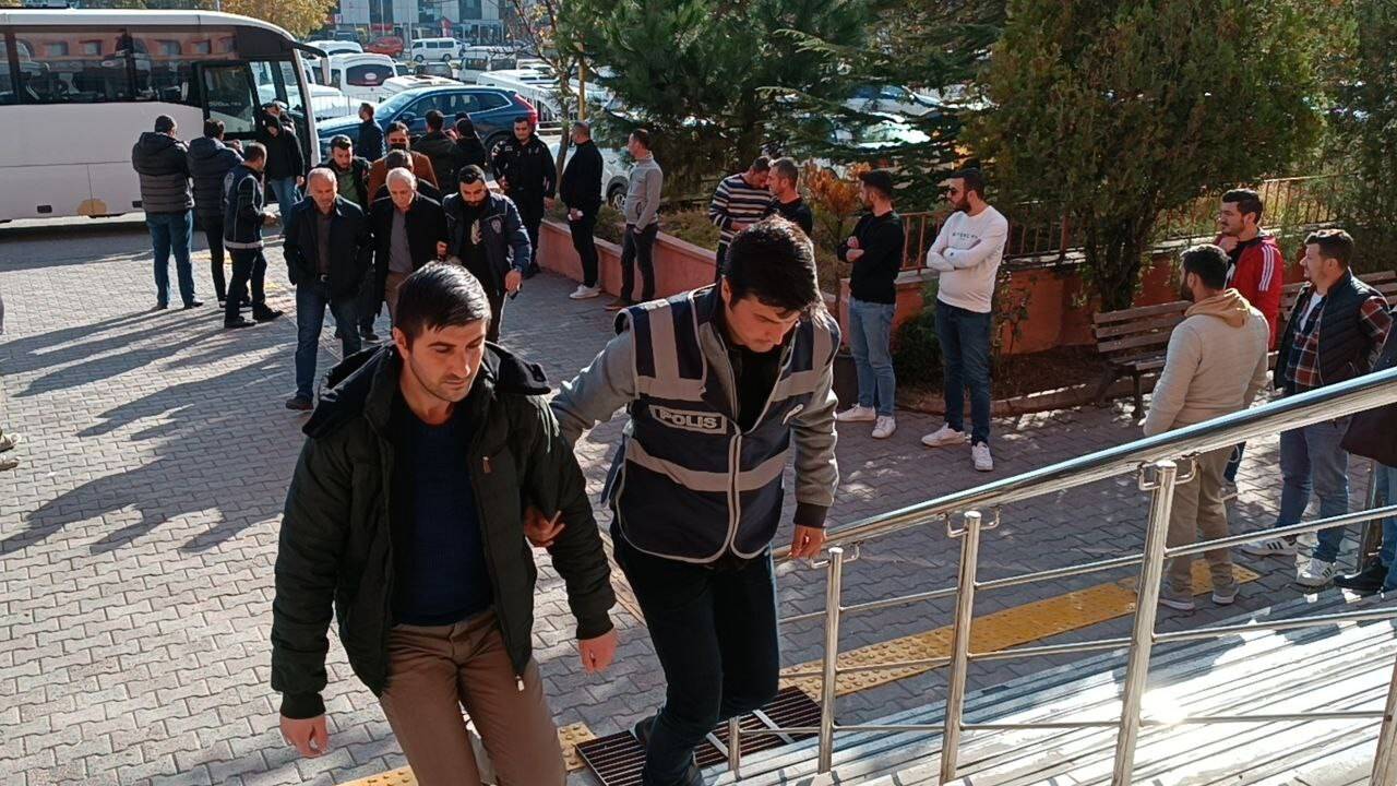 Mahkumlara uyuşturucu temin eden gardiyanlar adliyeye sevk edildi