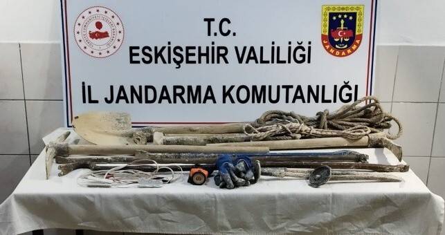 Kaçak kazı yapan 4 şahıs suçüstü yakalandı