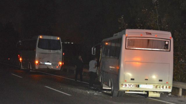 İzmir'de otobüsle minibüsün çarpışması sonucu 17 işçi yaralandı