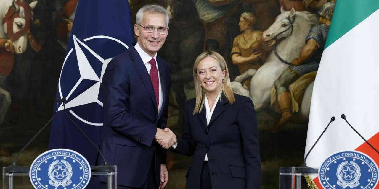 Stoltenberg: “Rusya ağır baskı altında”