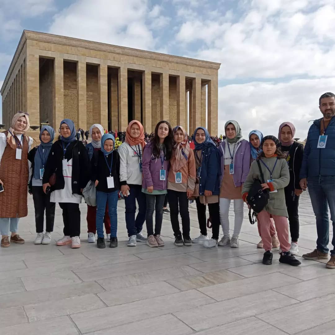 Beyşehir'de başarılı öğrenciler geziyle ödüllendirildi