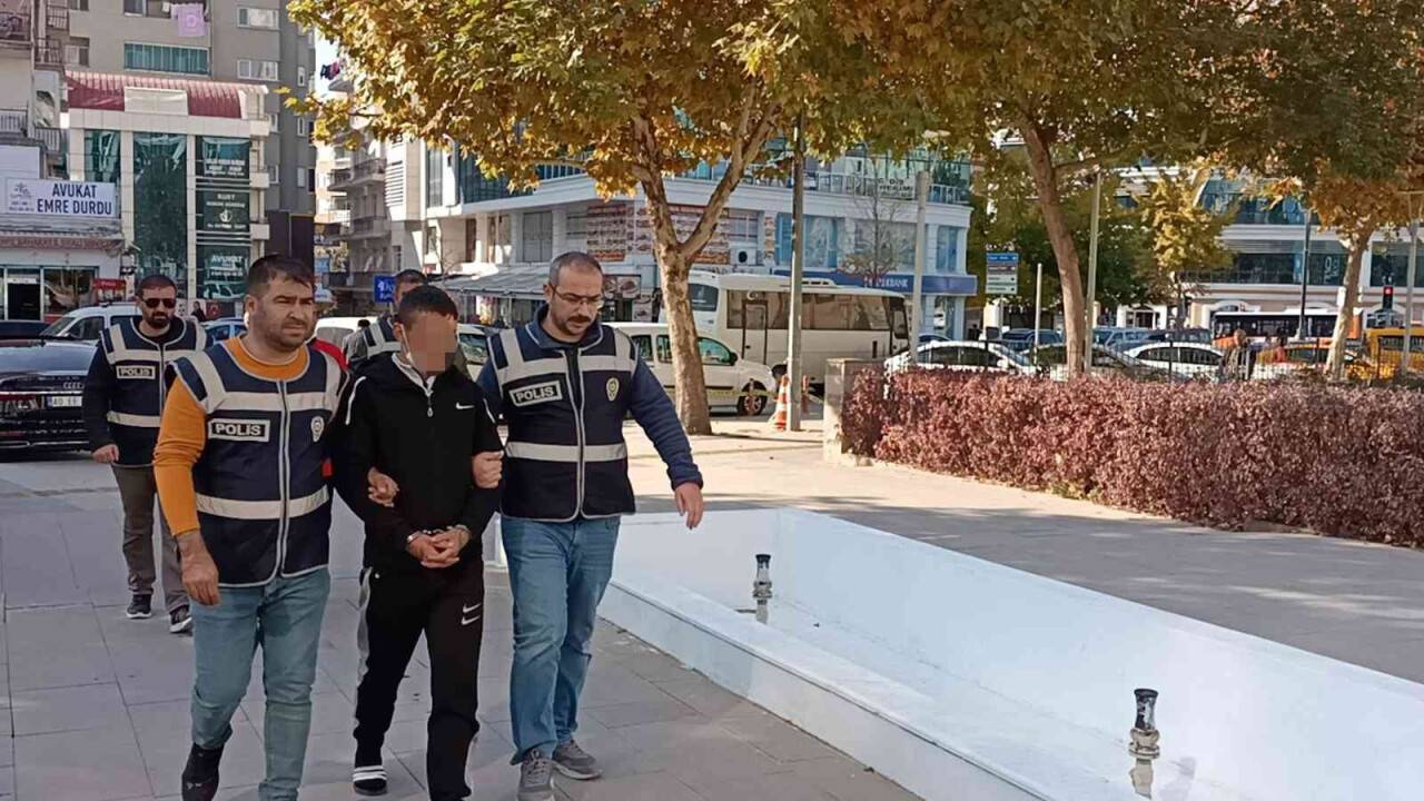 Polis otomobil farelerini 80 saatlik kamera kaydı izleyerek yakaladı