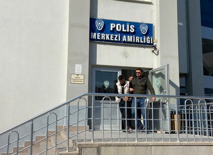 Konya'da iki zanlı izinsiz kaldıkları gurbetçinin evinden hırsızlık yaptıkları iddiasıyla tutuklandı