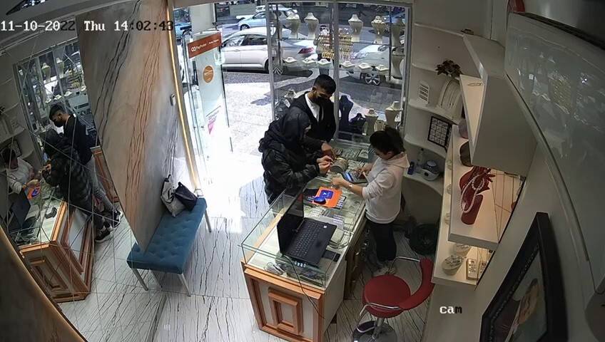 El çabukluğuyla kuyumcuyu soydular