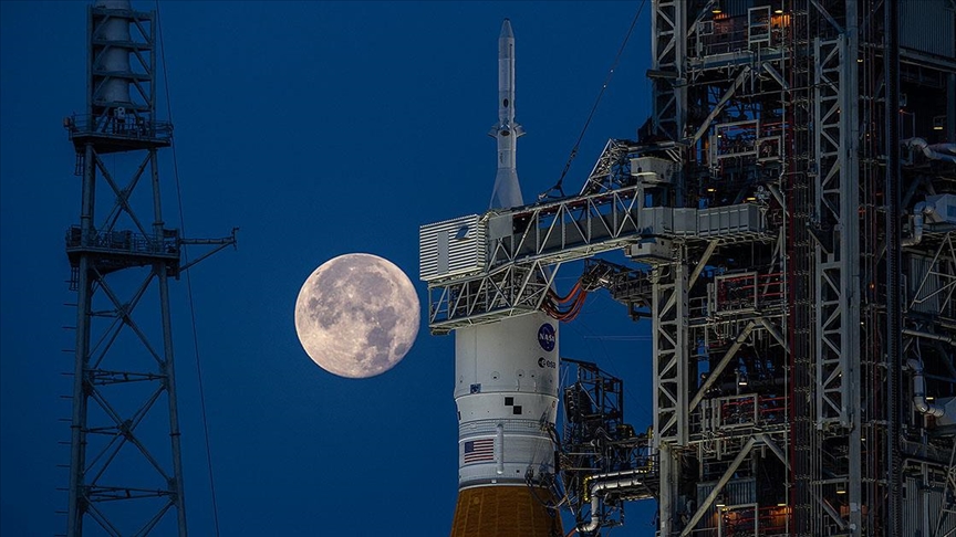 NASA, Ay'a insanlı seferler düzenlemeyi amaçlayan görevde hızlandı