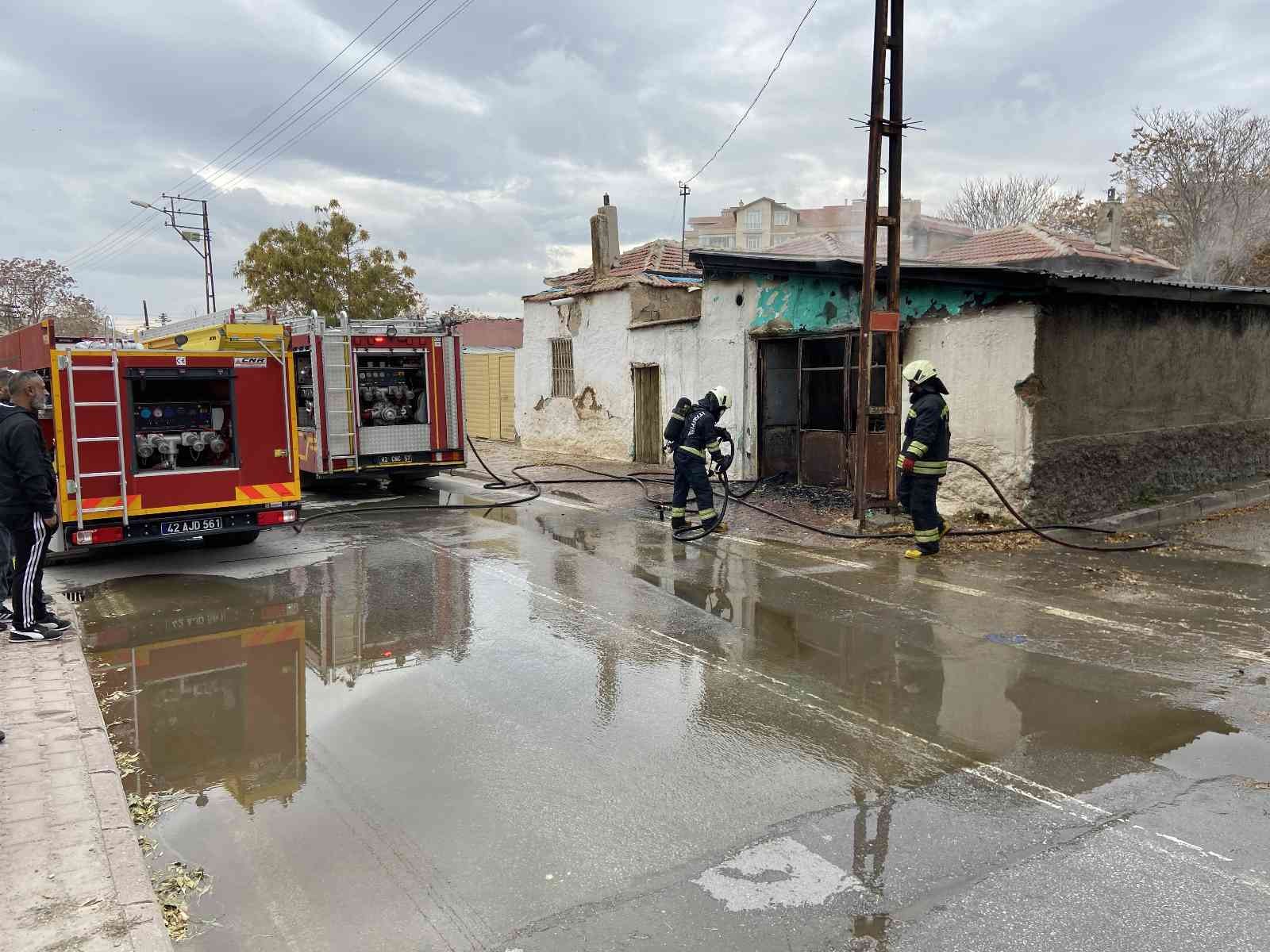 Konya'da müstakil evin deposunda yangın