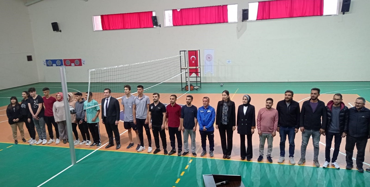 Taşkent'te öğretmenler arası voleybol turnuvası düzenlendi