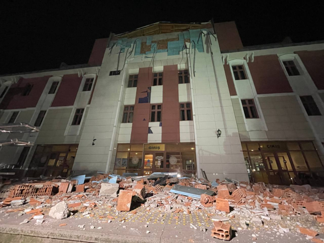 Düzce'deki depremde 1'i ağır 35 kişi yaralandı
