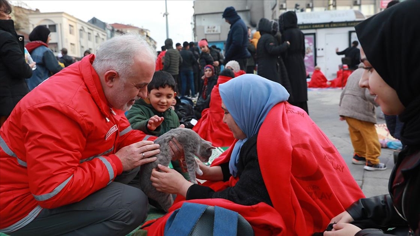 Türk Kızılay'dan Düzce'deki afetzedelere barınma ve beslenme desteği