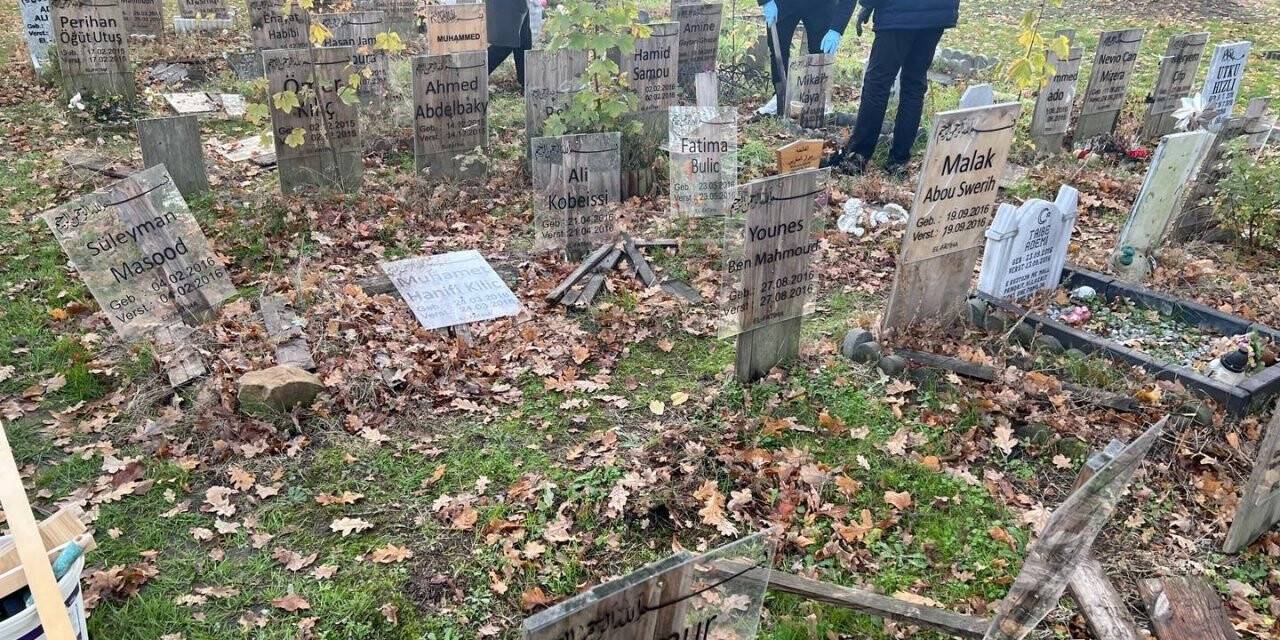 Almanya’daki Stöcken Müslüman Mezarlığı’na çirkin saldırı