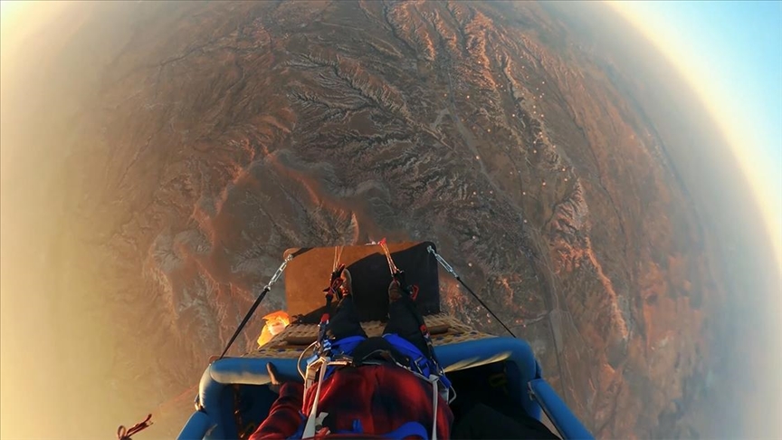 Kapadokya’da 2 bin 600 metre yükseklikten atladı