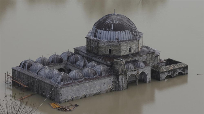 Türkiye'nin desteğiyle restore edilen Kurşunlu Camisi sular altında