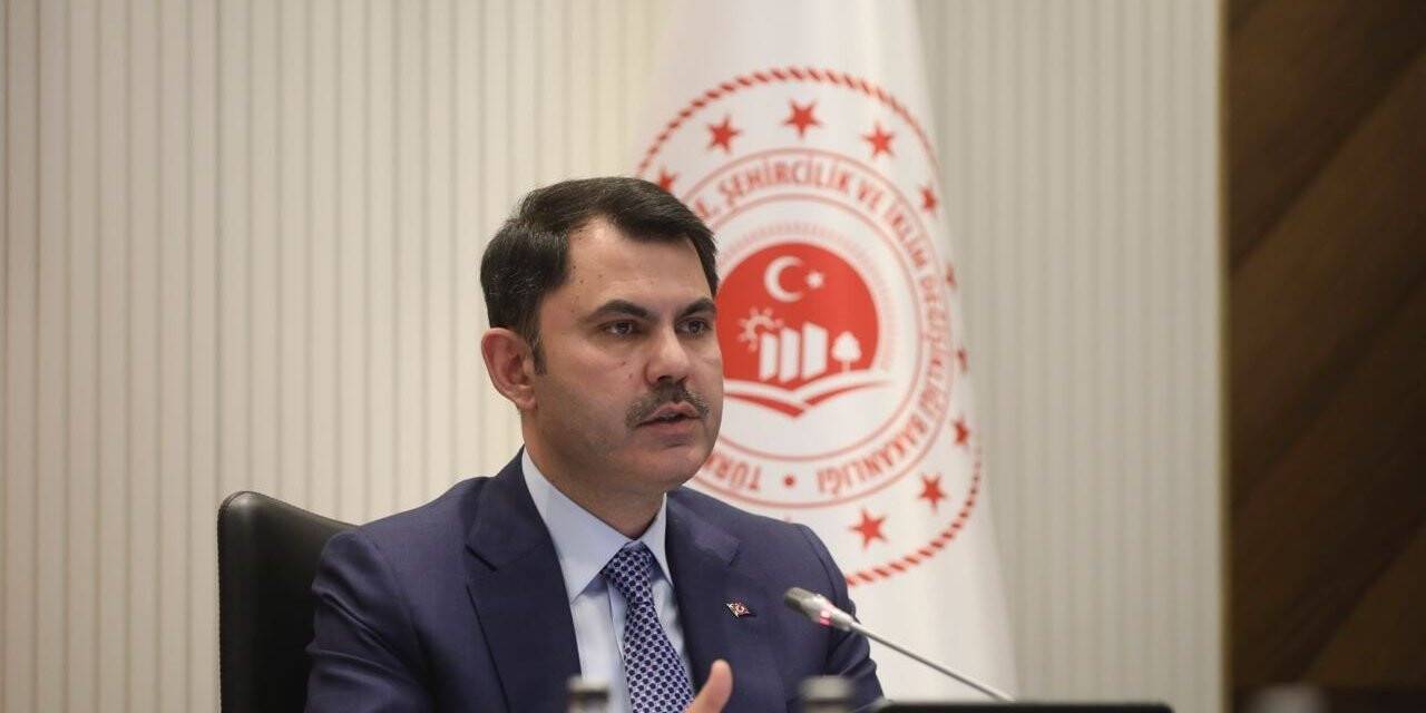 Bakan Kurum’dan memurlara yönelik saldırıya kınama