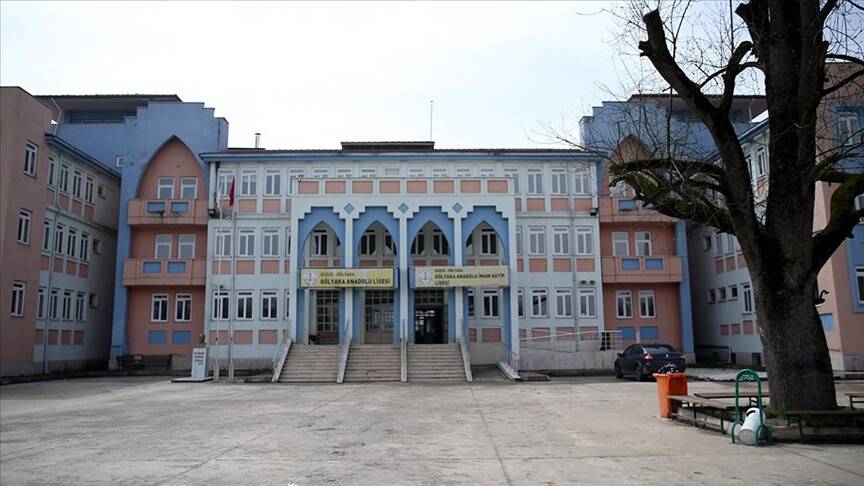 Bakan Özer: Düzce'de okullarımızda eğitim öğretime 1 hafta ara verdik