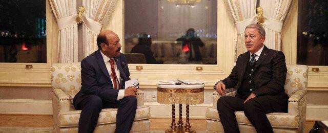 Bakan Akar, Pakistanlı mevkidaşı Tareen ile bir araya geldi