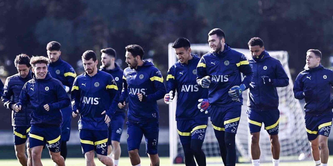 Fenerbahçe’de Altay ve Szalai takıma katıldı