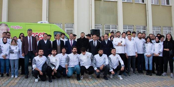 Selçuk Üniversitesinde öğrencilere çiğ köfte ikram edildi