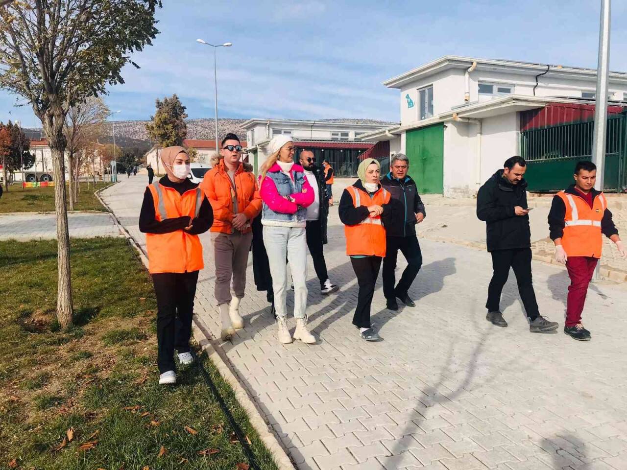 Tuğba Özay Konya’daki hayvan barınağını gezdi