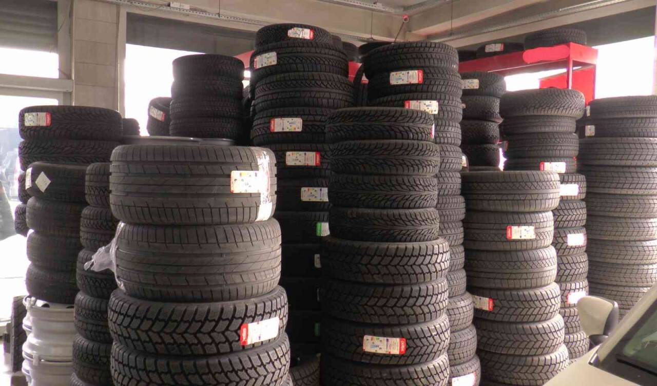 Lastikçilerden ’kar yağmadan kış lastiği taktırın’ çağrısı