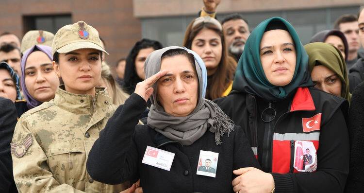 Pençe-Kilit şehidi toprağa verildi